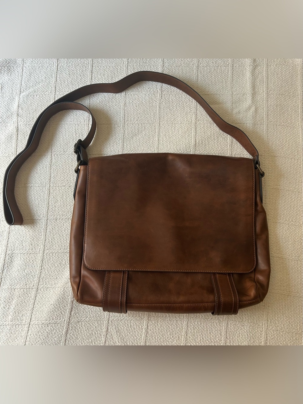 NWT Frye Logan Messenger Bag